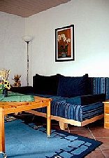 Gro�er Wohnbereich mit Wohn-/ Essgzimmer mit Zugang zur Terrasse